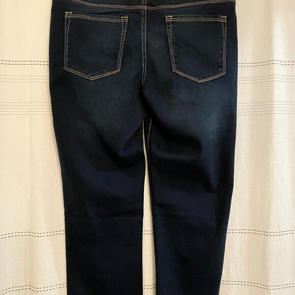 Bandolino Denim Capris - Size 8 - Picture 2 of 5